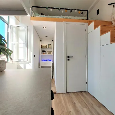 Historic Center Gem: Stylishly Renovated Studio Loft * Lisboa