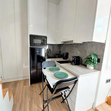 Historic Center Gem: Stylishly Renovated Studio Loft Apartamento